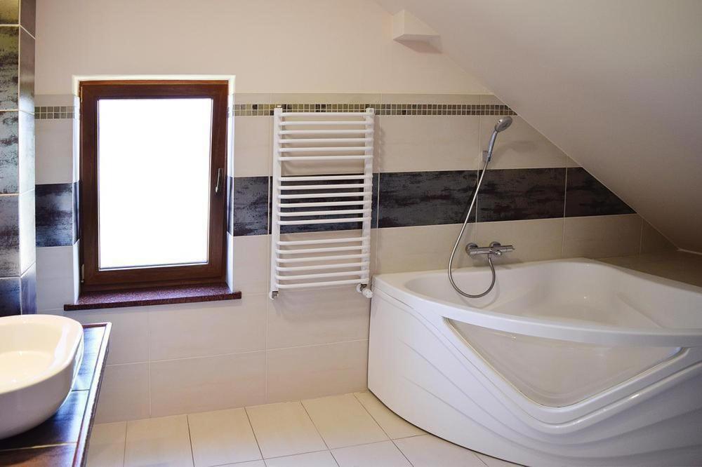 Dom U Zbyszka Z Prywatna Plaza Villa Kiedrowice Ngoại thất bức ảnh